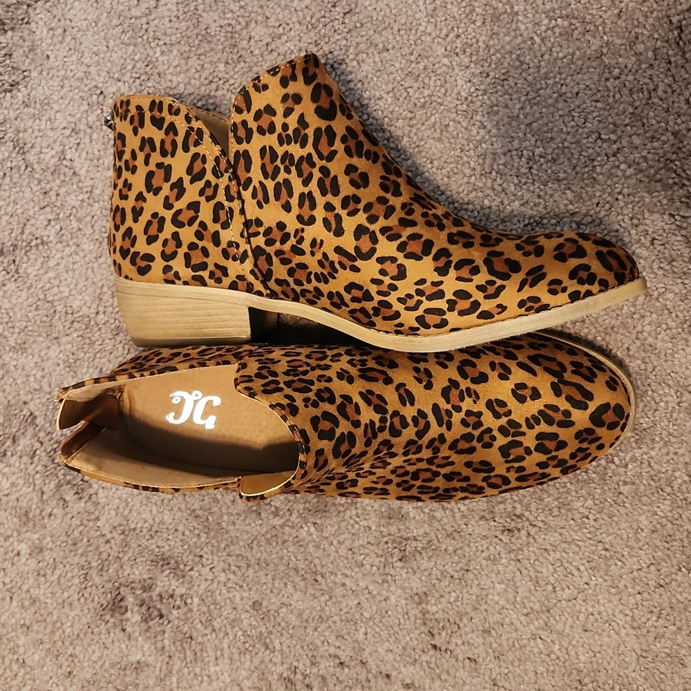 NWNB leopard print booties